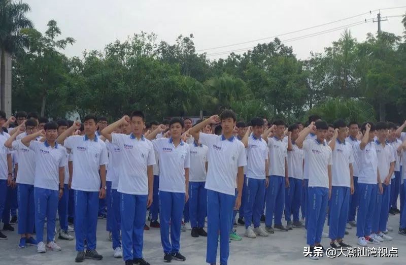 汕头哪些中专校服好看,汕头潮阳黄色校服是哪个学校