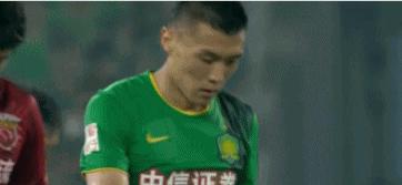 “吐出来”还是“咽下去”？关于足球和口水的那些事