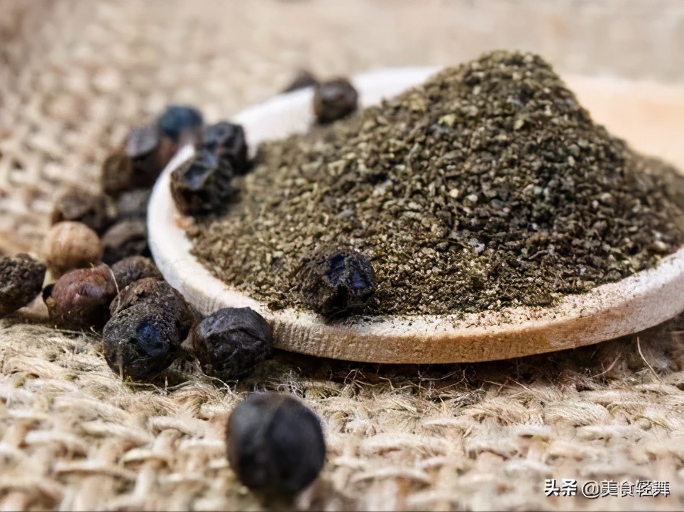 黑白胡椒分别怎么用,黑胡椒适合做什么汤