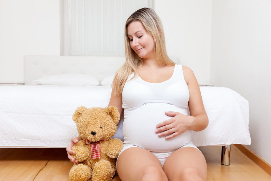 为啥女性生完孩子好腰疼,女人为什么生完孩子后容易腰疼