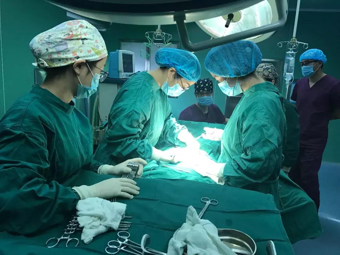 春节防疫不打烊坚守岗位保平安,平安夜依然坚守岗位的医护