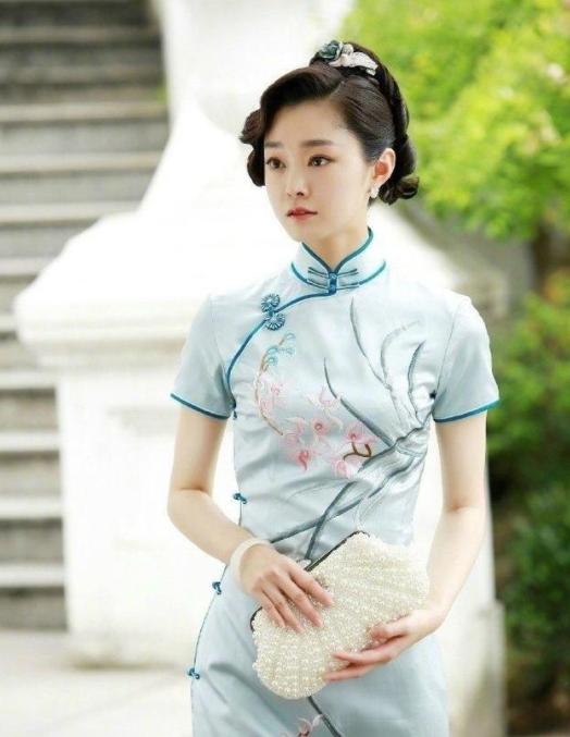 风姿绰约温婉优雅的旗袍美女,端庄大气的旗袍不一样的美