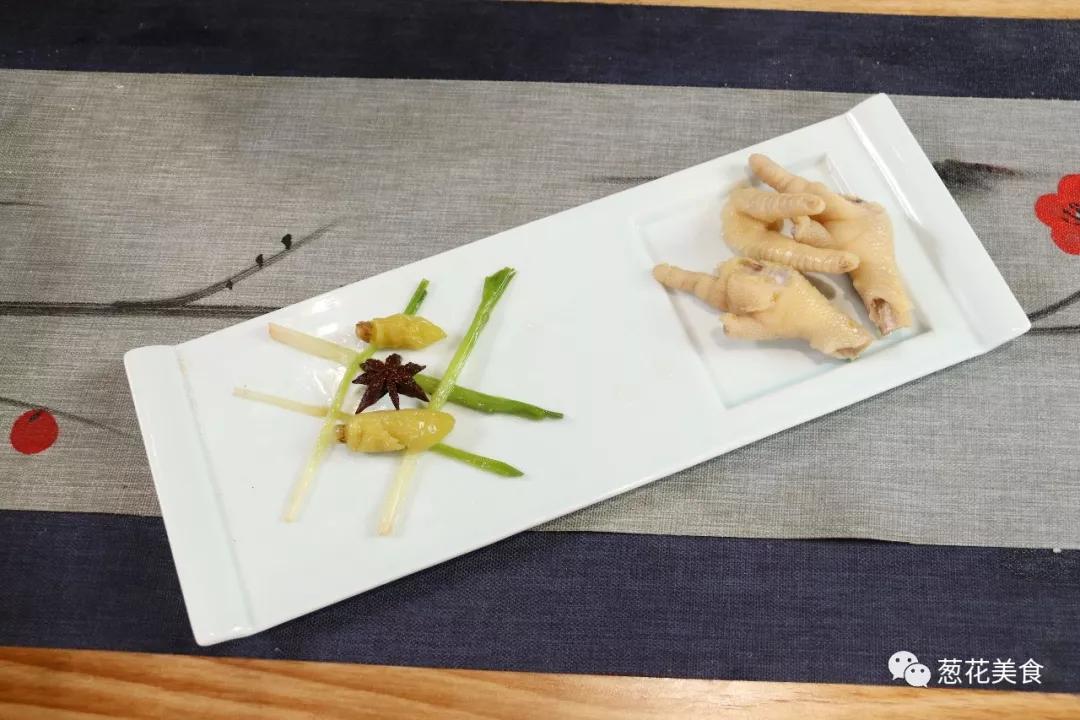 大厨教你做泡椒凤爪猪皮,米其林大厨自制泡椒凤爪