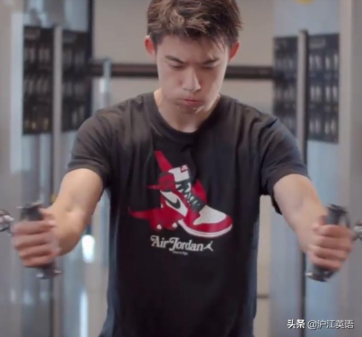 中国足球小将惊艳日本,18岁中国的足球小帅哥