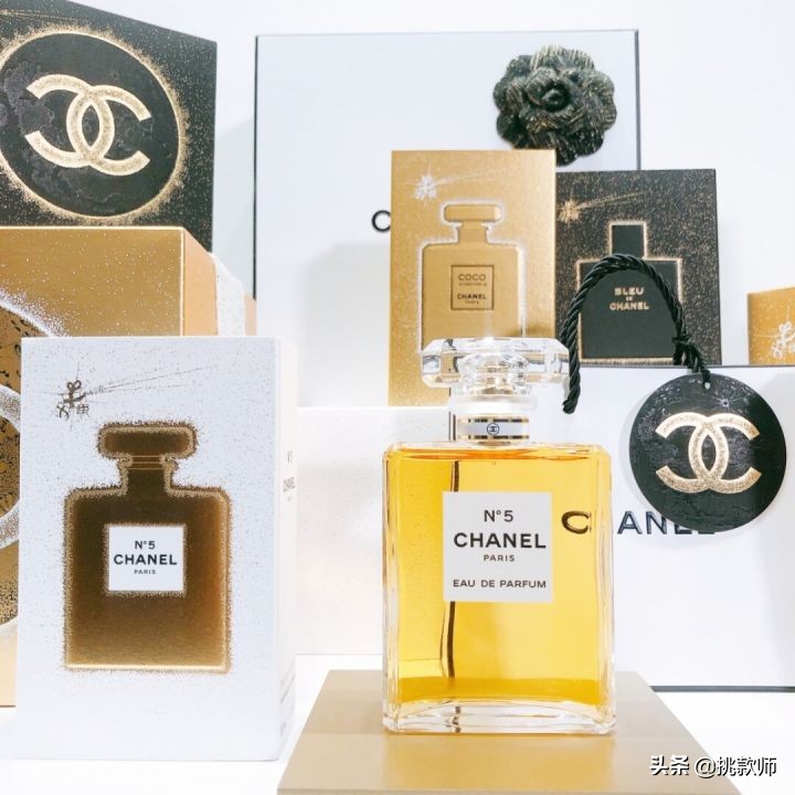 CHANEL香奈儿2020圣诞彩妆链带图腾，超美噢