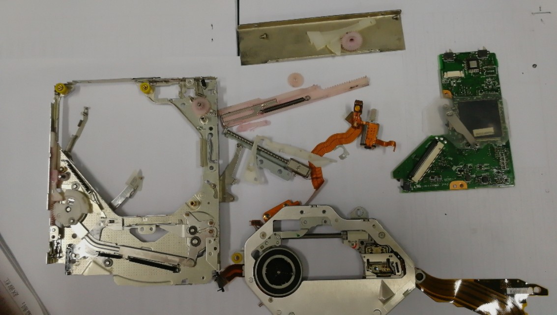 探究一下光驱的结构，垃圾桶捡了个废光驱，拆着研究一下。