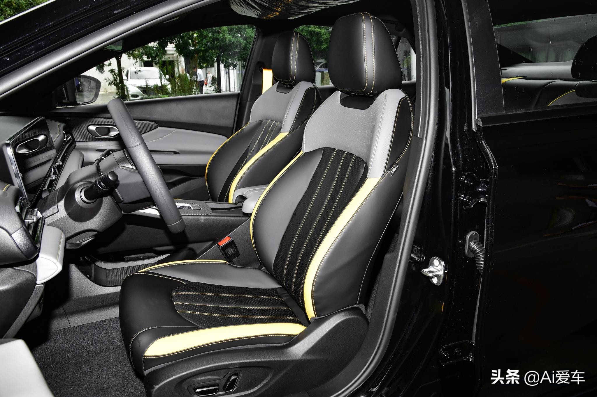 传祺影豹j16苏神版优惠多少,广汽传祺影豹和名爵5对比