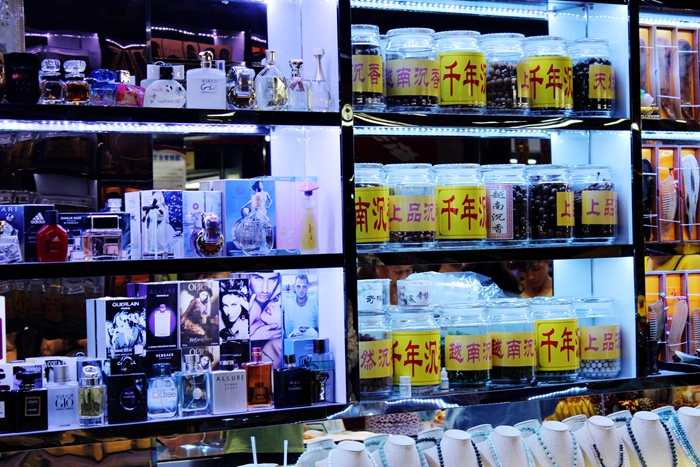 与意大利商人讨价旅游购物欧洲与亚洲国家不同的经营价值观