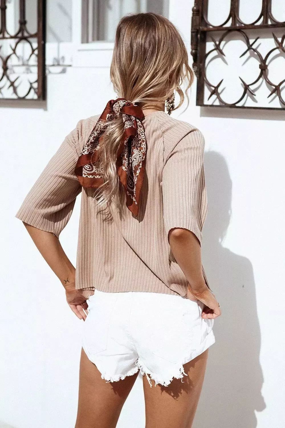 跨越半世纪的经典搭配王丝巾，这都当衣服穿了？