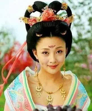 杨玉环与李白关系,杨玉环与李白究竟什么关系