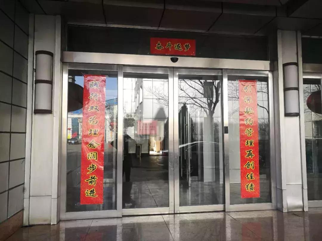 一年一度迎春节送春联活动,年越来越近又到写春联的日子