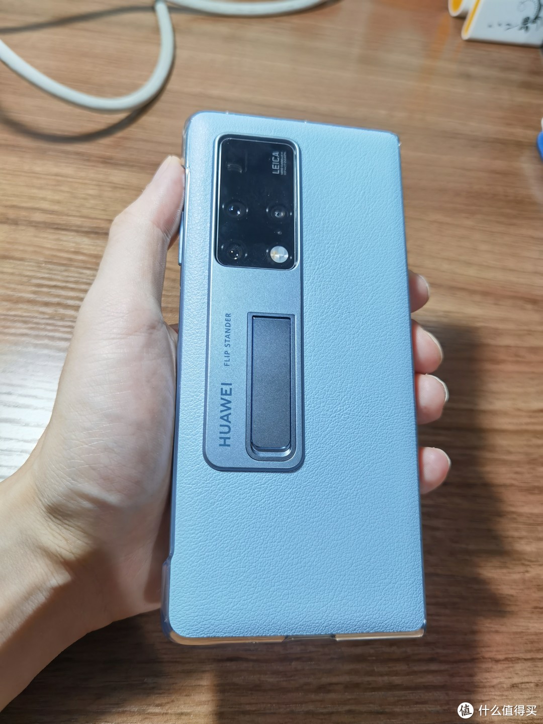 三星fold2对比华为matex2屏幕,华为matex2和三星fold2什么区别