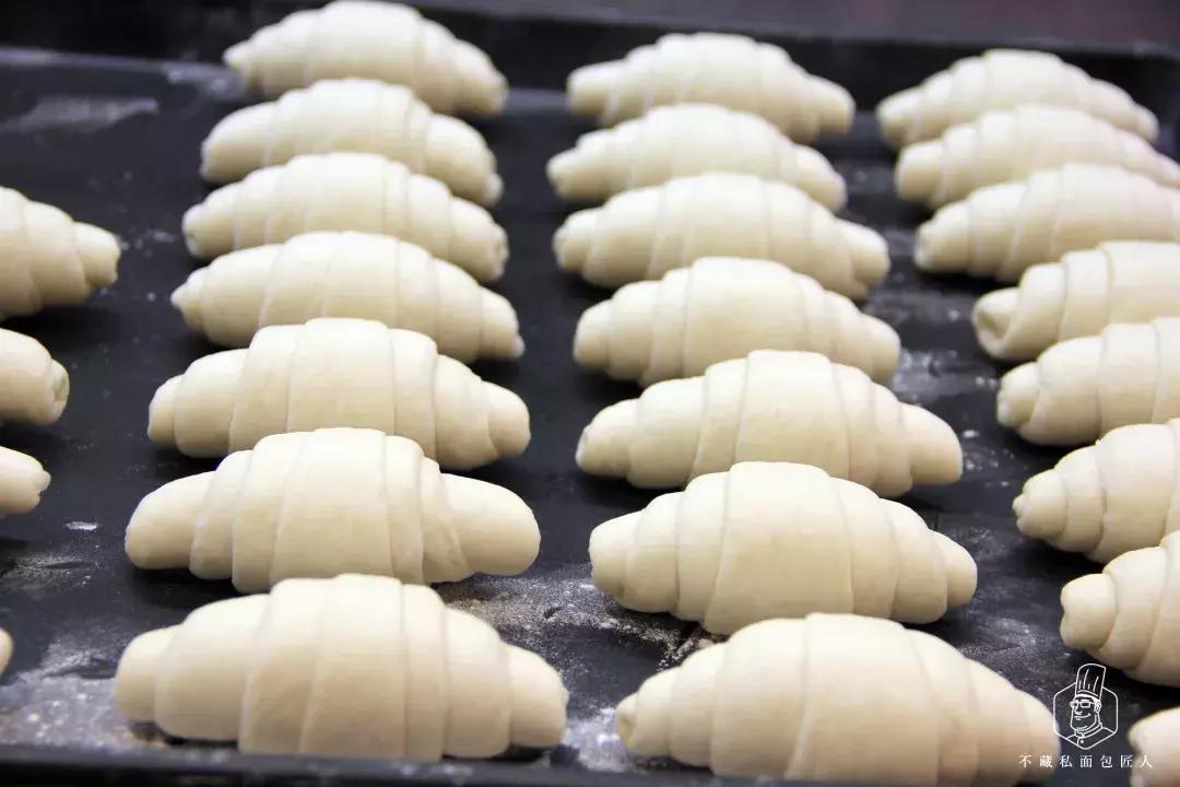 猪油和黄油做面包有什么区别,猪油可以代替黄油做面包吗