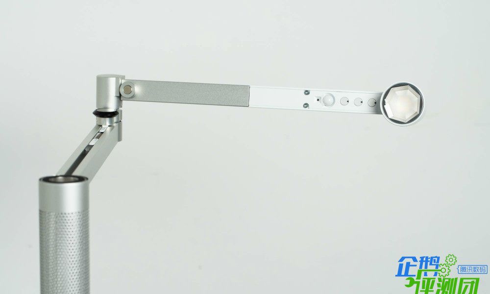 戴森落地灯黑金和白色的区别,戴森落地灯值得购买吗