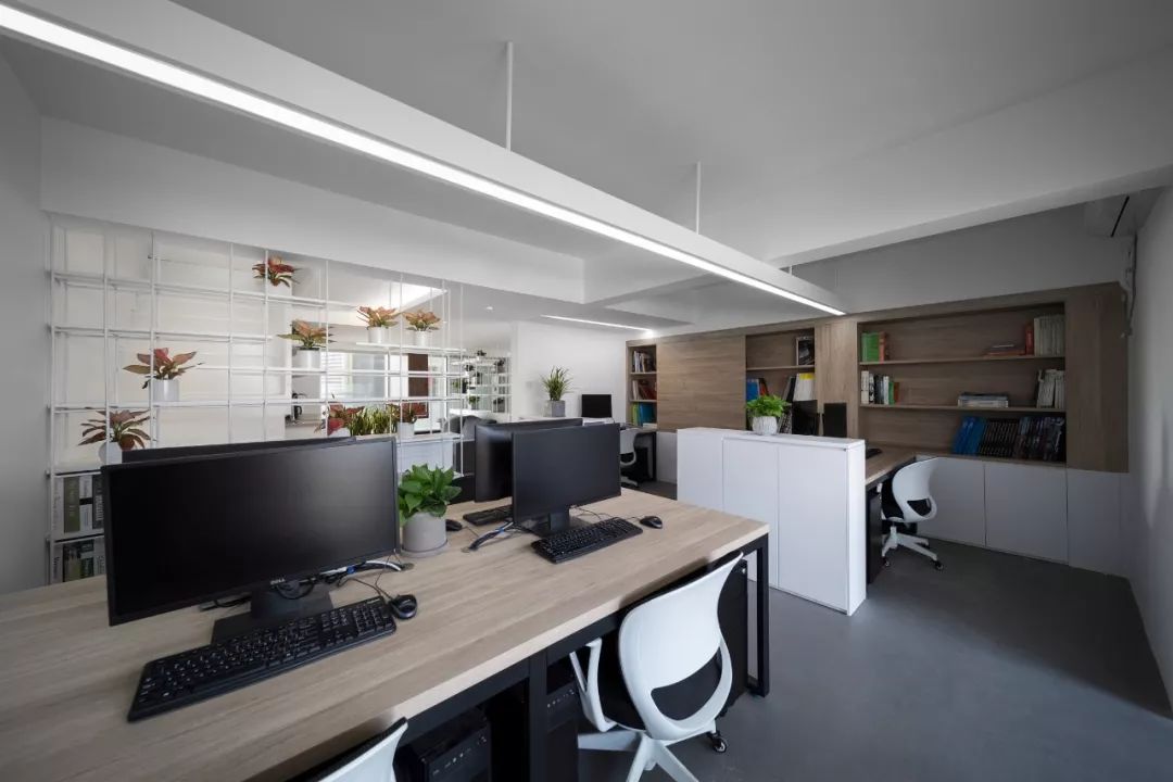 简约开放办公区设计,郑州办公空间设计风格