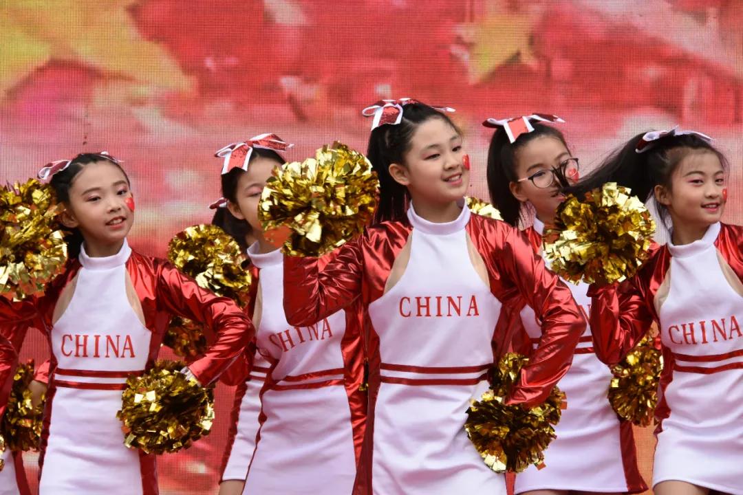 实验小学东校区啦啦操视频,太原小店区八一小学啦啦操