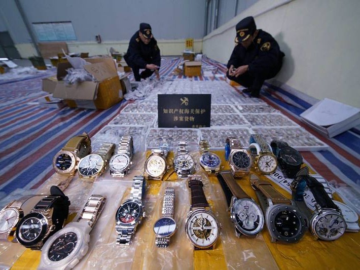别让高仿手表“玷污”了你的手腕
