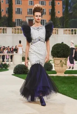 chanel香奈儿1995年时装秀,chanel香奈儿2015高级时装秀