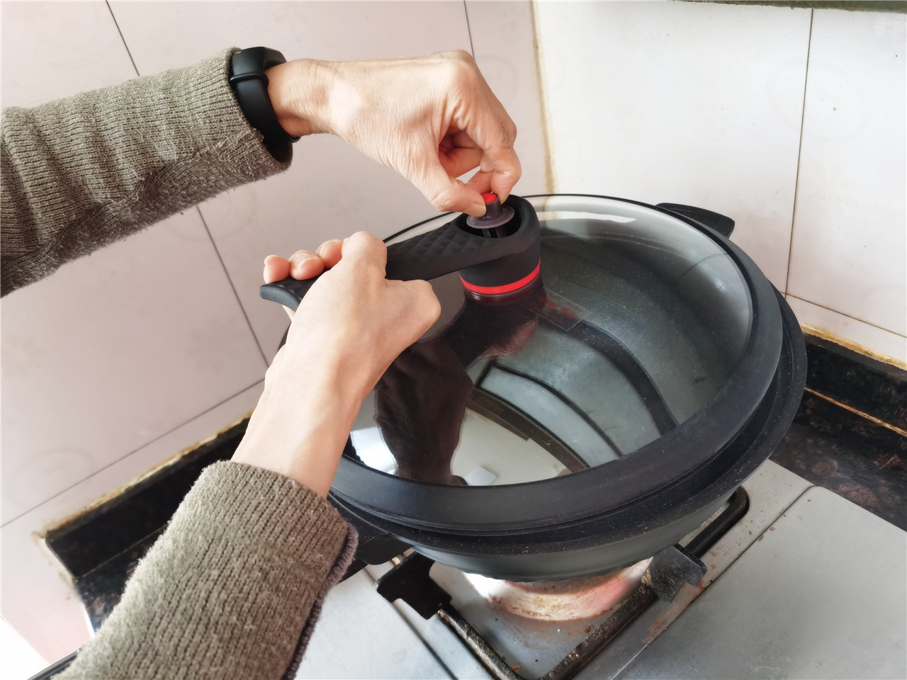 英国帝伯朗灵感系列紫钻钛金多用锅让居家烹饪变的快乐起来