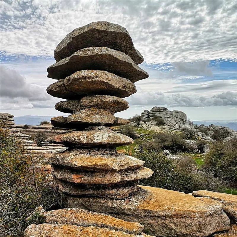 奇石怪桩,奇石怪岩