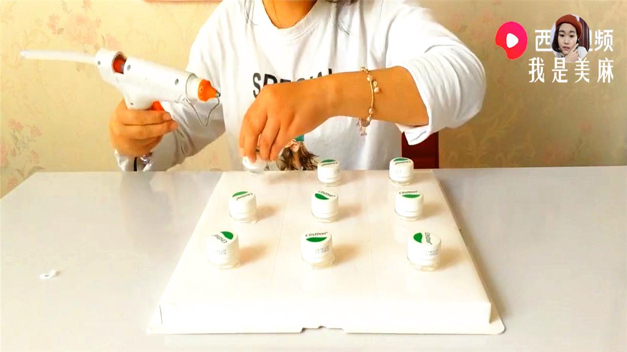 妈妈用盒子给宝宝做玩具,生活妙招之教你给小孩做个玩具