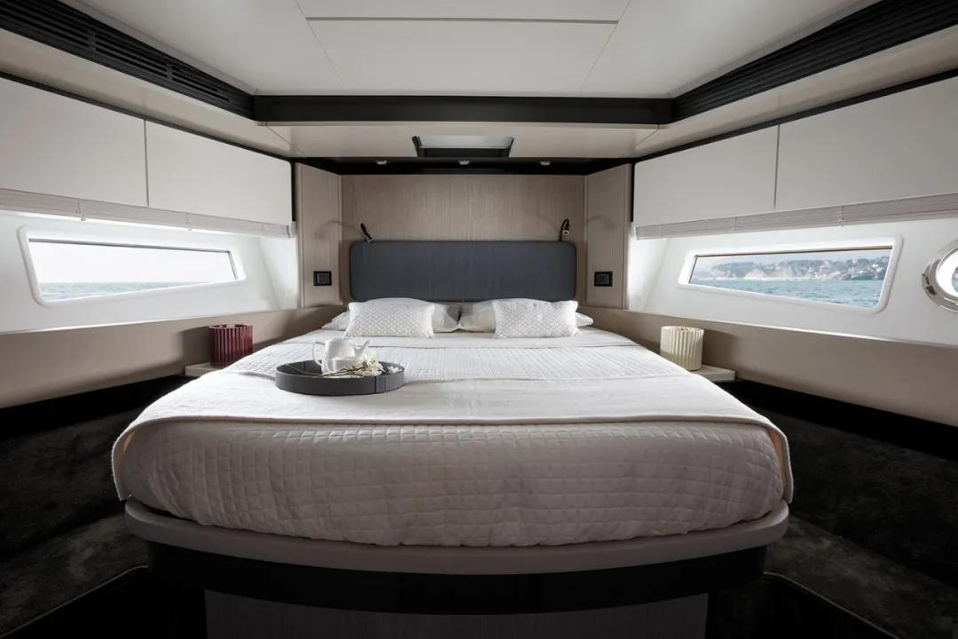 c罗欧洲杯后度假,足球巨星C罗抵达深圳