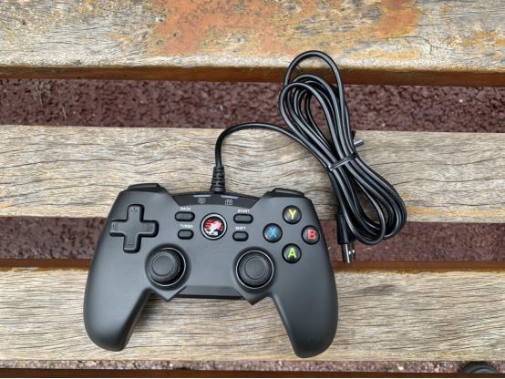 北通蝙蝠4手柄选哪个,北通蝙蝠4手柄无线版续航