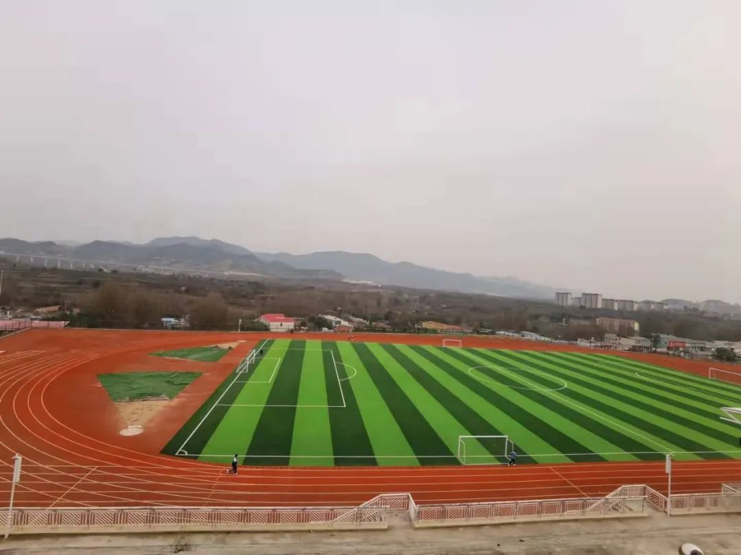 办人民满意的教育学校幼儿园,改善乡村学校环境