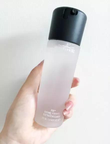 怎么做到高质感肤质的底妆,先化一个有光泽的自然底妆很重要