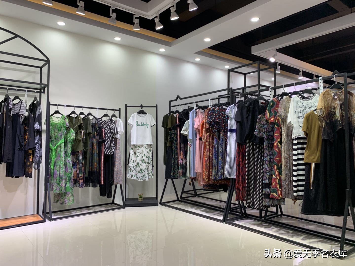 服装折扣店批发拿货,怎么逛批发服装店