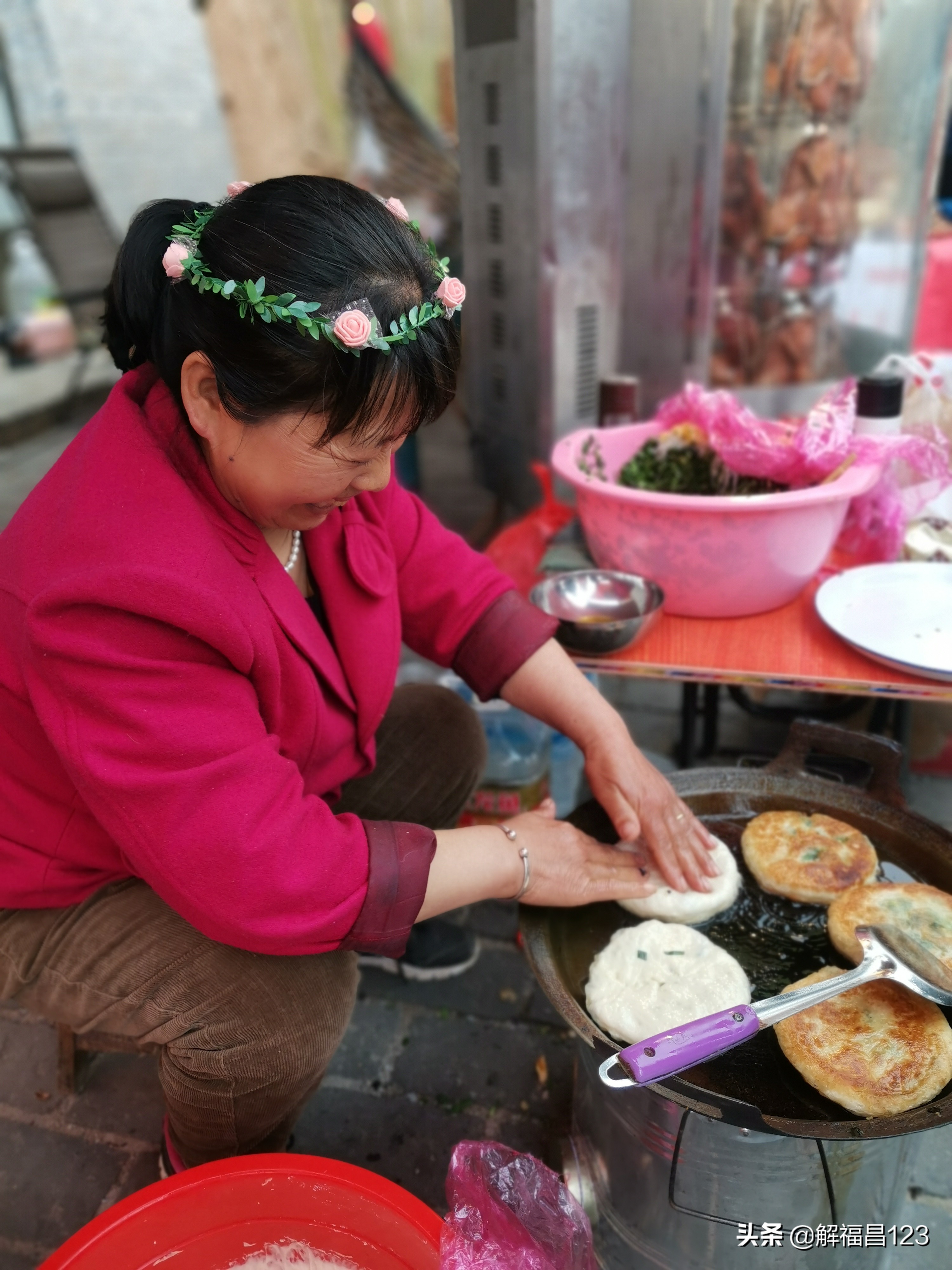 一天卖100个馅饼可以挣多少钱,卖馅饼一个月45万利润