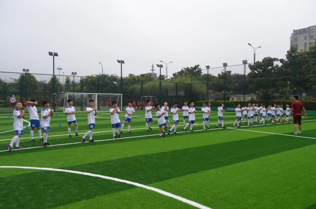 连云港初中封闭式训练营,连云港成人足球训练营招生报名