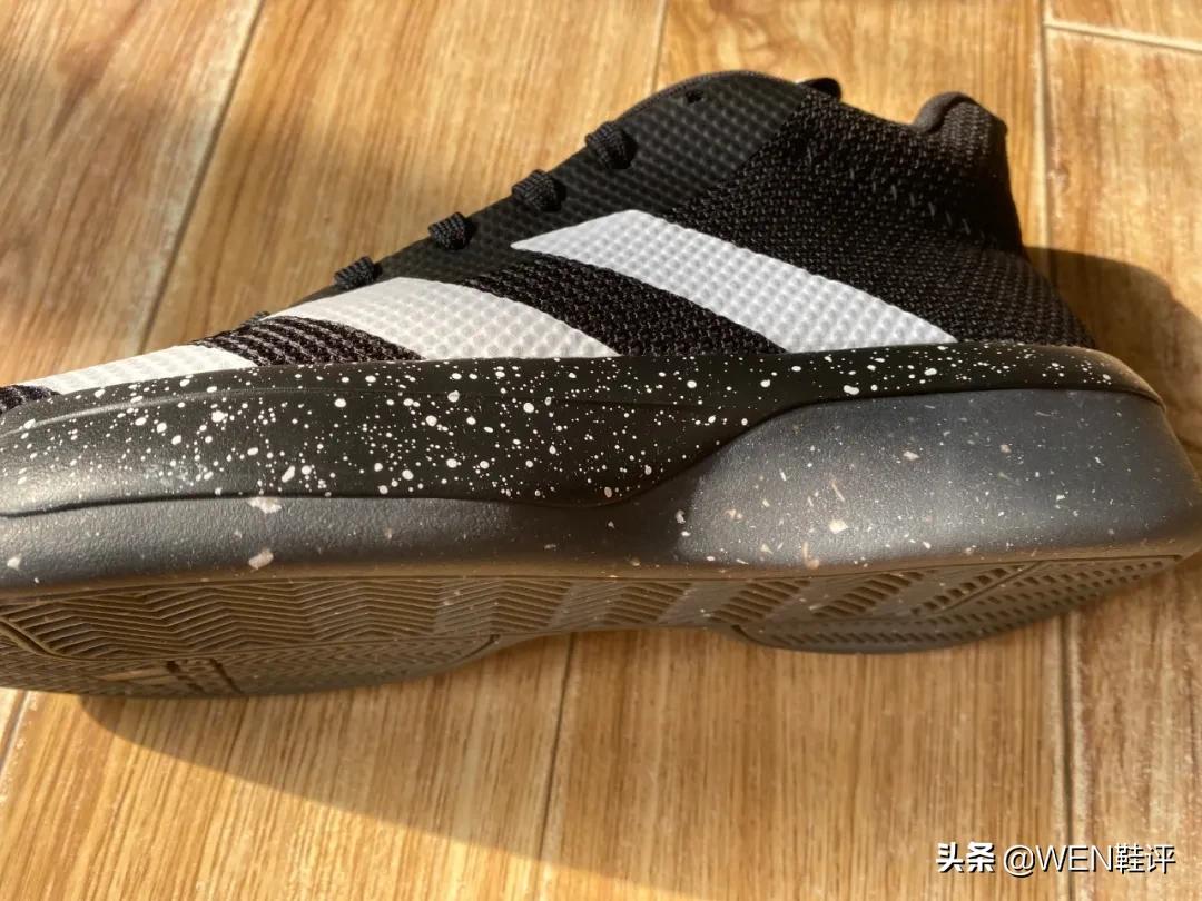 阿迪四百左右慢跑鞋,四百元后卫实战鞋阿迪达斯