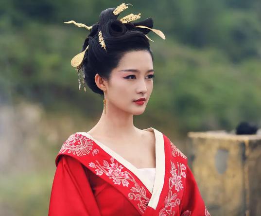 还记得《花开半夏》的她吗？如今已经是虎扑女神了