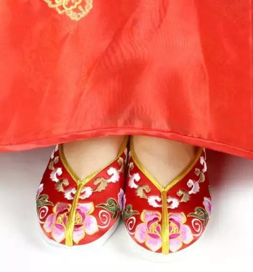 各种各样的手工绣花鞋,手工复古绣花鞋