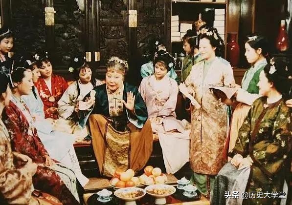 红楼梦是以哪四大家族兴衰为背景,红楼梦中四大家族兴衰史