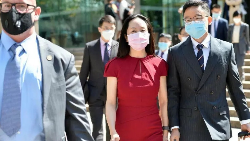 瀛熸櫄鑸熺櫧鑹茶タ瑁呰,瀛熸櫄鑸熺┛鎼皬榛戣