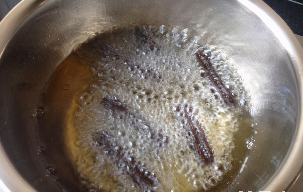 不放明矾家里炸油条蓬松的做法,蓬松酥脆大油条不加明矾健康美味