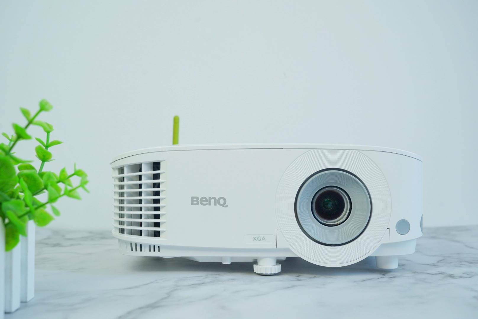 明基投影仪e320和e500对比评测,明基e520投影仪深度评测