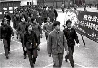李明武：1977年参加高考，背下三本化学书