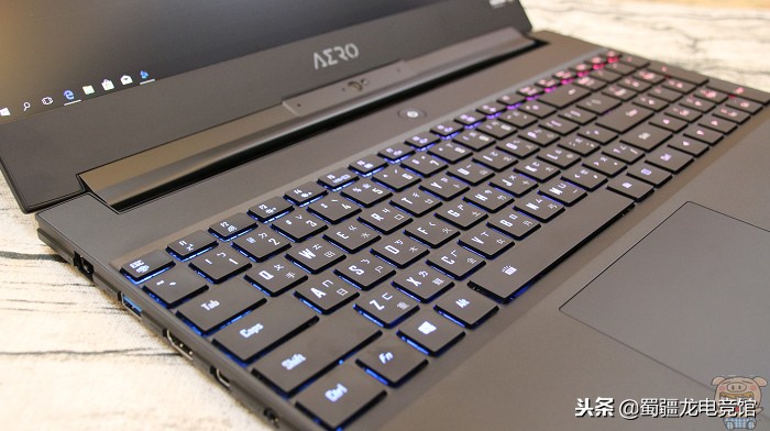 技嘉aero15xv8详细评测,技嘉游戏本aorus15x