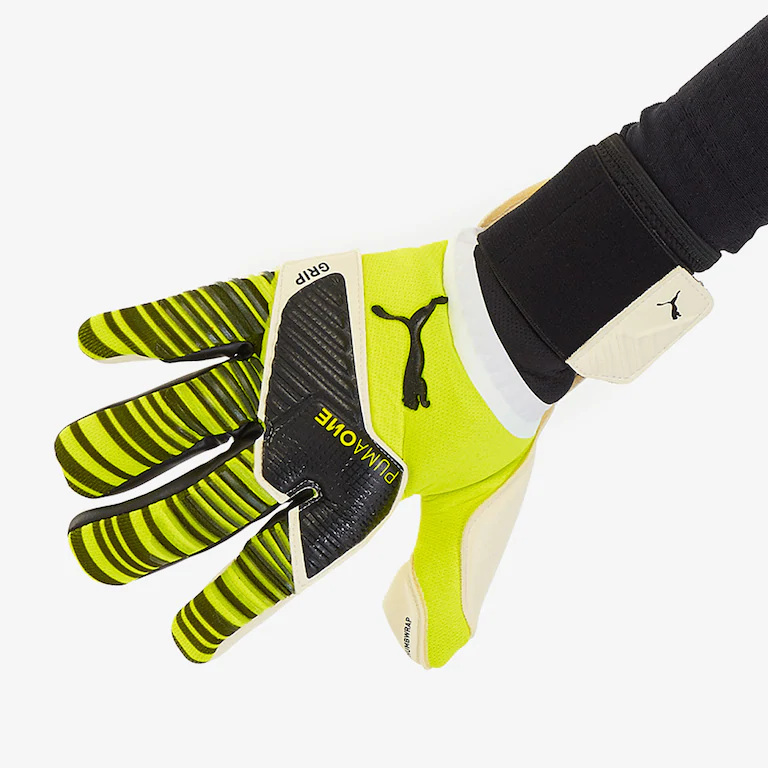 puma和adidas门将手套哪个好,puma守门员手套新款