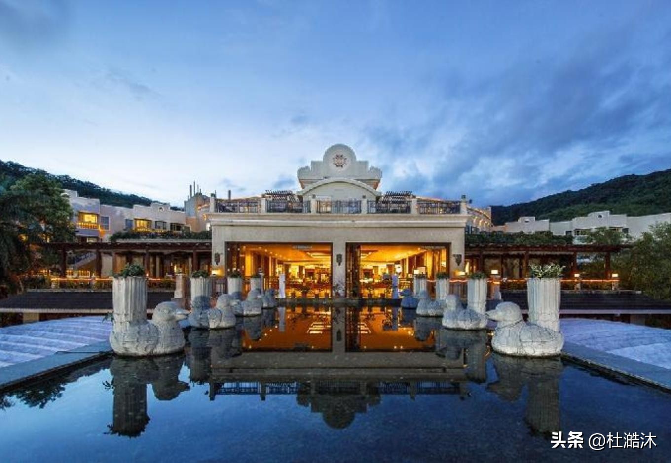 亚龙湾华宇度假酒店离亚龙湾近吗,了解一下三亚亚龙湾有哪些酒店