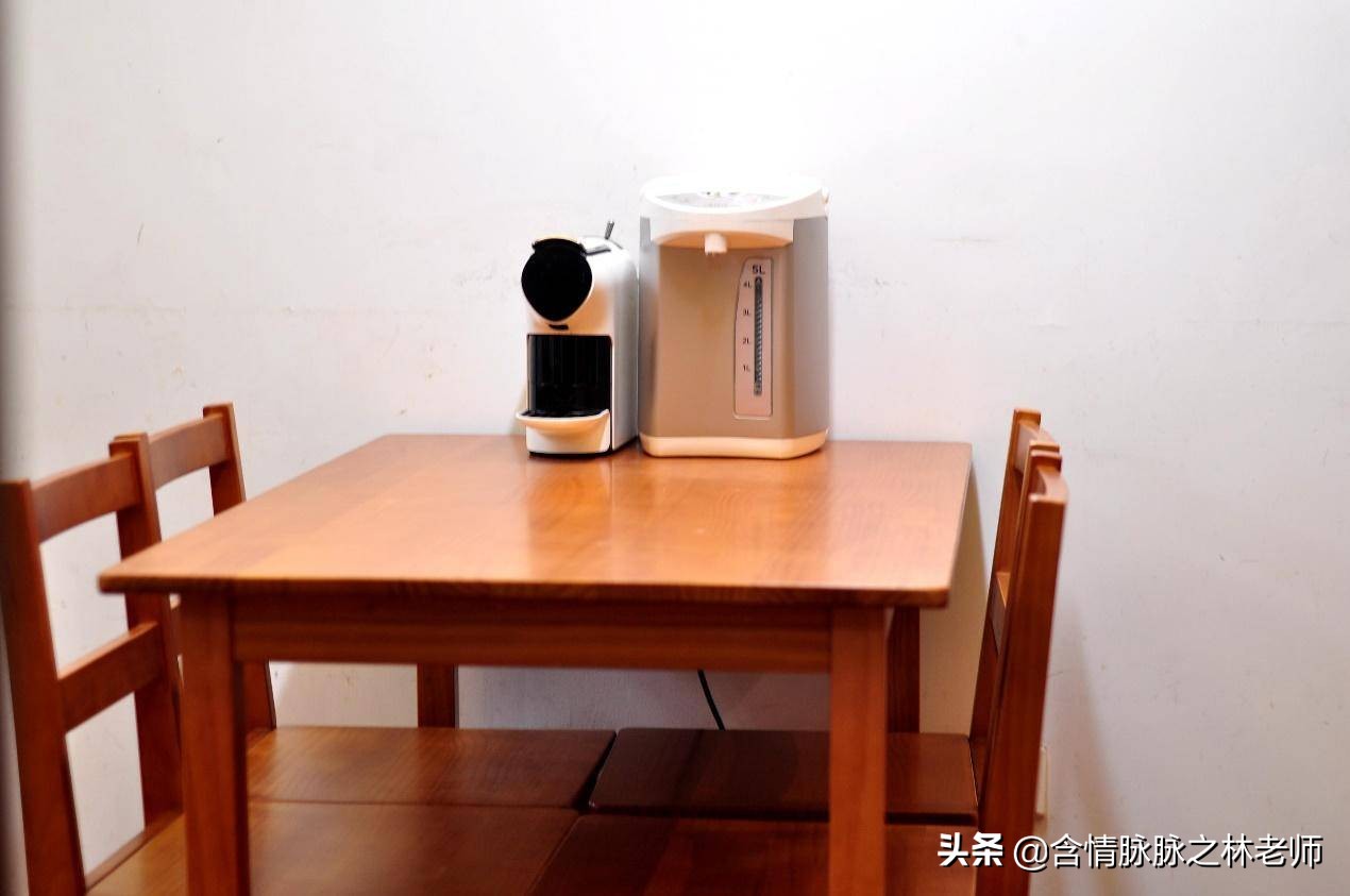 最新款式餐桌家用,实用实木餐桌款式推荐