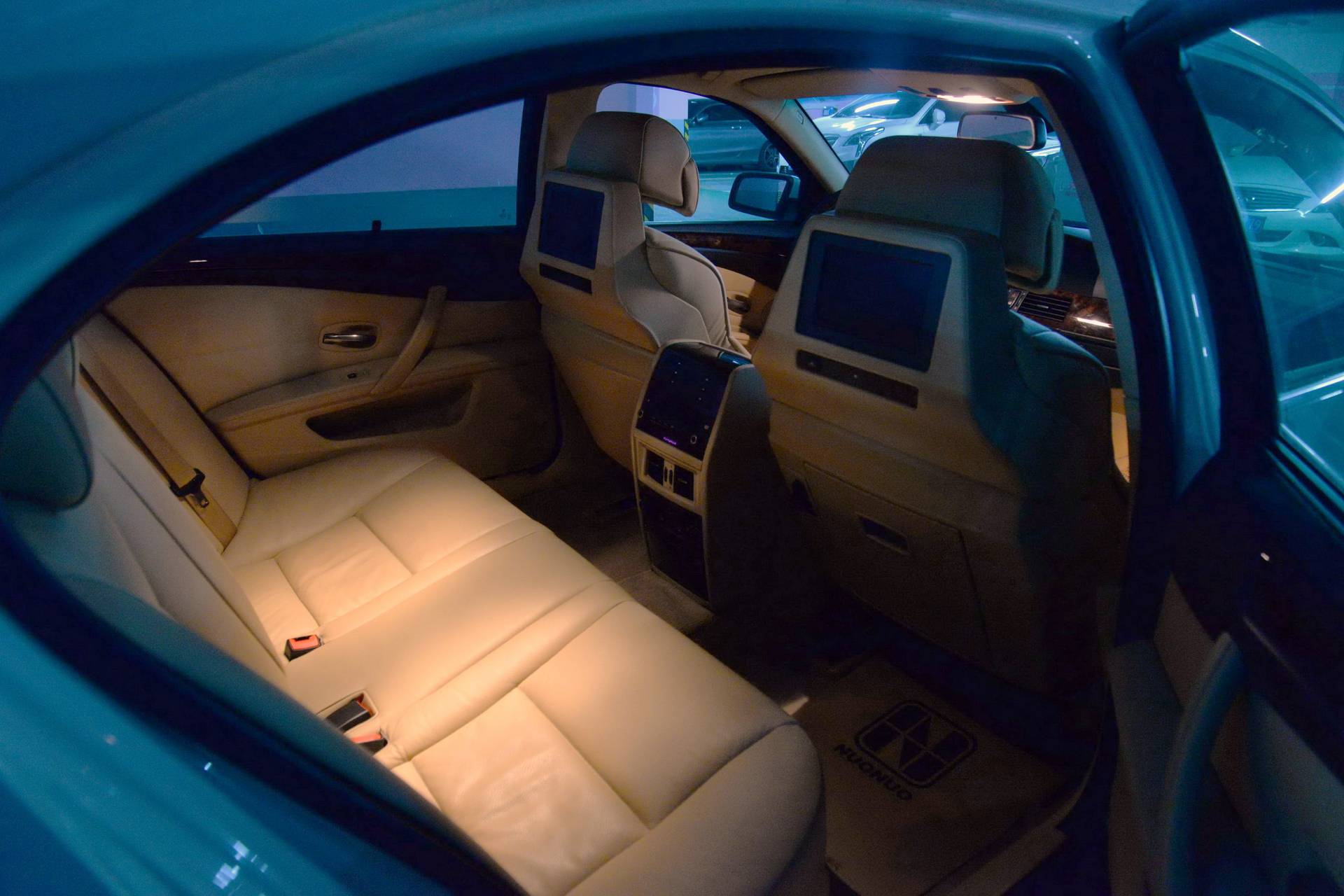 11万出头宝马5系，有电视带冰箱，顺丰小哥难自拔「路试笔记」