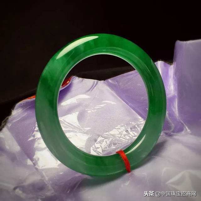 教你如何除掉翡翠首饰上的顽垢,非常有用