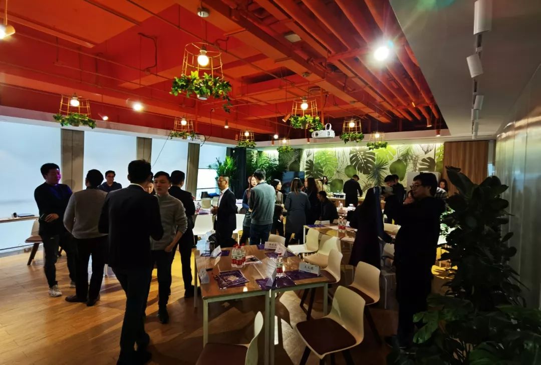 数字一百携手申通德高、新潮传媒等共话户外媒体数字化发展趋势