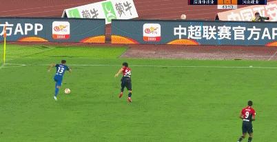 昨晚中超联赛上演“胸出没”,“胸打”造争议点球“胸二”乌龙