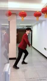 杨幂模仿华晨宇,杨幂模仿小黄人