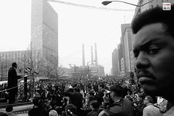 为消灭一名越南*击狙**手，美军动用整个炮兵团狂轰滥炸了一整晚